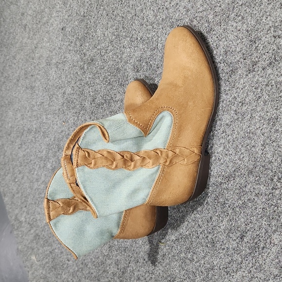 Forever 21 Western Style Boots - Picture 5 of 11